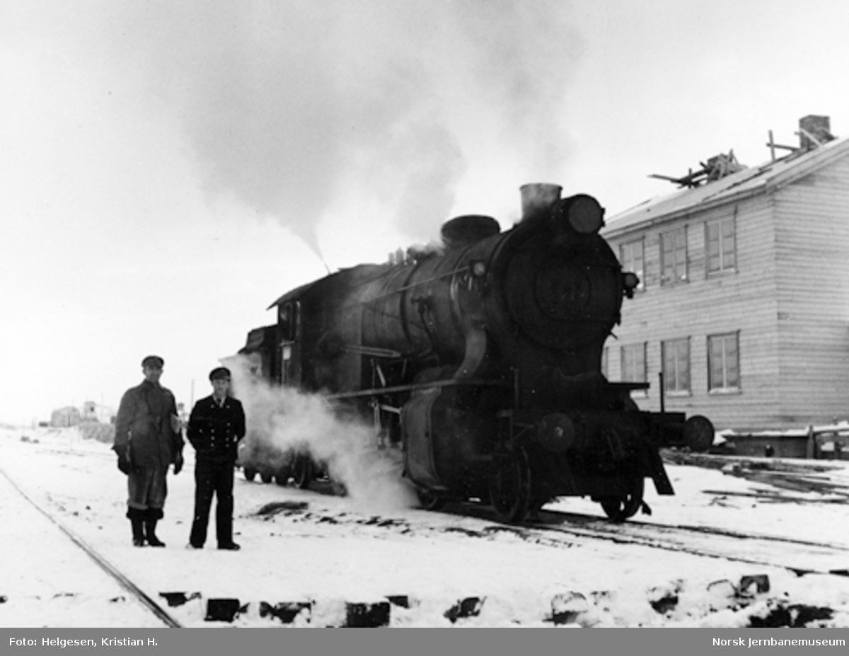 Semska stasjon med damplokomotiv type 33a