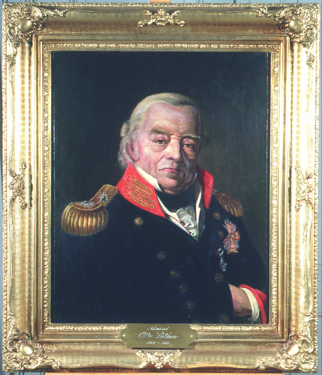 Portrett av Otto Lütken. Mørk uniform m/rød krave og epåletter i gull. Dannebrogsorden. Uniformen er dansk. Han har distinksjoner som viceadmiral, noe som tyder på at originalportrettet, som dette er en kopi av, ble malt en gang mellom 1815 og 1825.