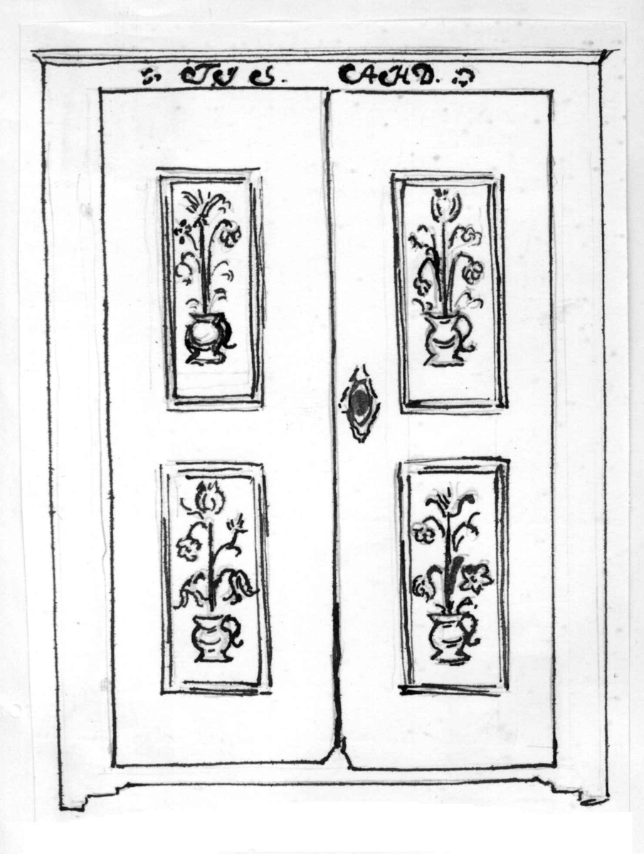 Skap med to dører og fem hyller. Dørene dekorert med malte blomster i vaser.
