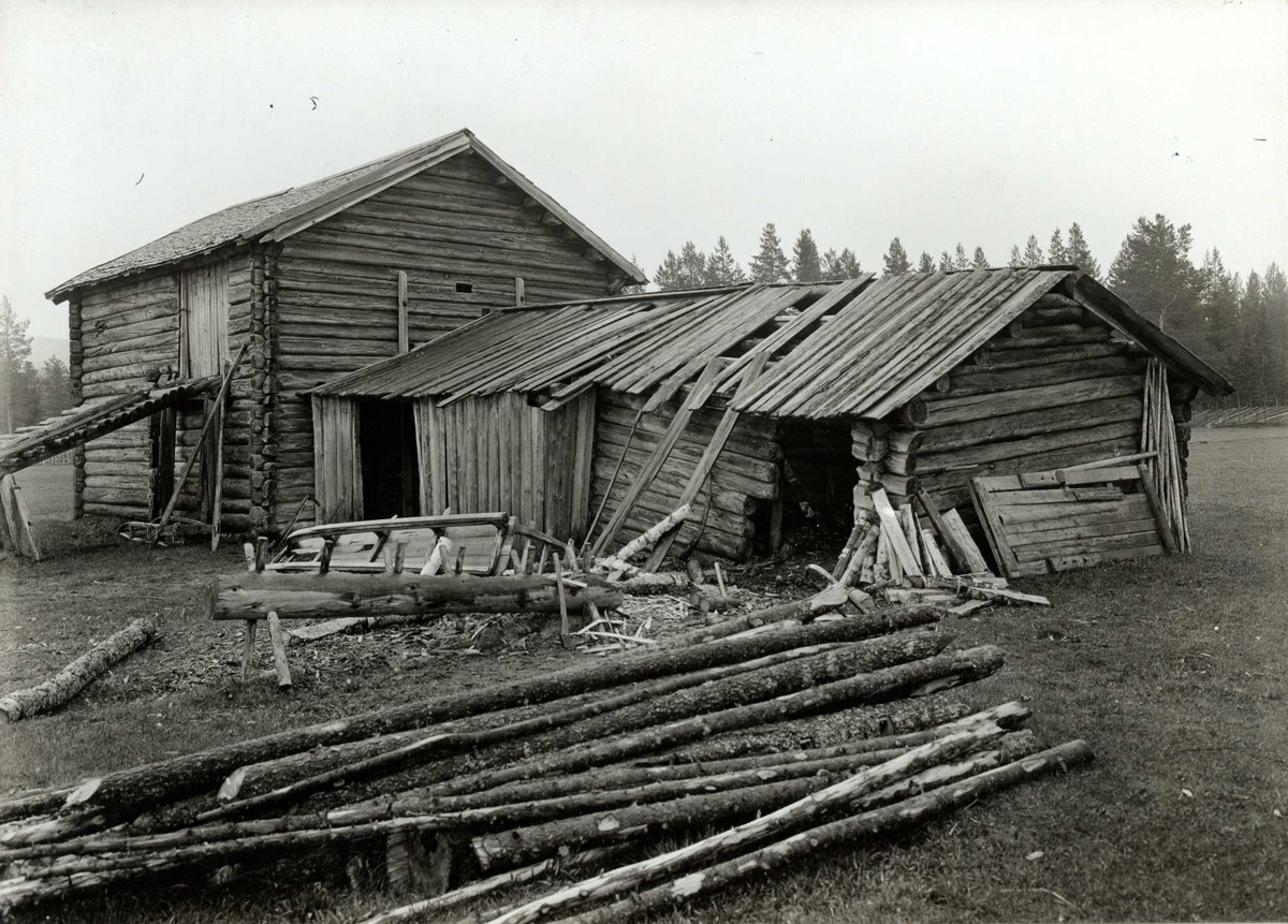 Fuglesand, Nordre Osen, Åmot, Sør-Østerdal, Hedmark 1920-årene. Stallåve og vedskåle.