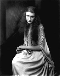 Schjelderup, Eleonore