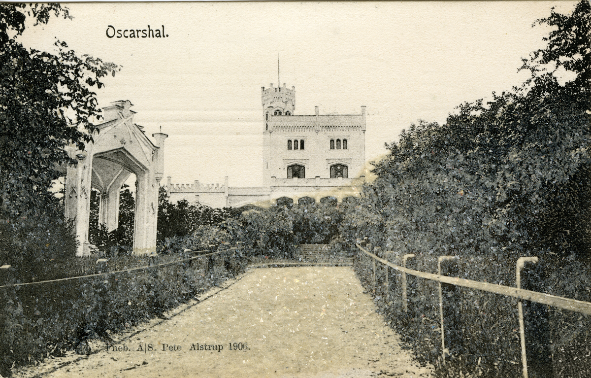 Postkort, Oscarshall med røykepaviljongen. 
Stemplet 03.12.1906