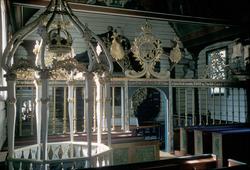 Interiør i Dypvåg kirke.