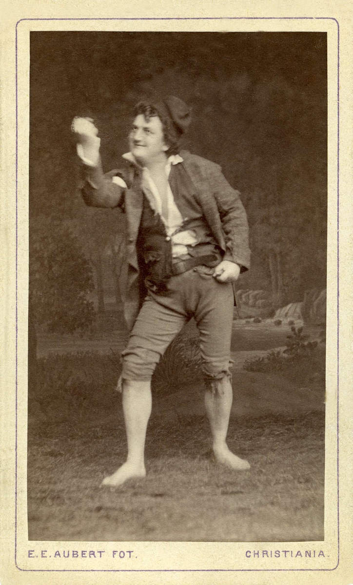 Skuespilller Henrik Klausen som den første Per Gynt på Christiania Teater i 1876. Visittkortfotografi