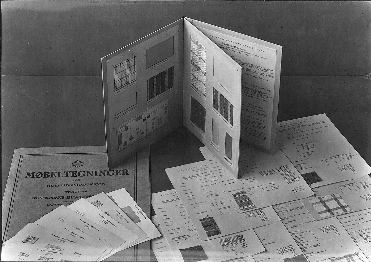 Husflidplansjer. Eksempler på møbeldesig og vevinstruksjoner til lave priser, 1949.