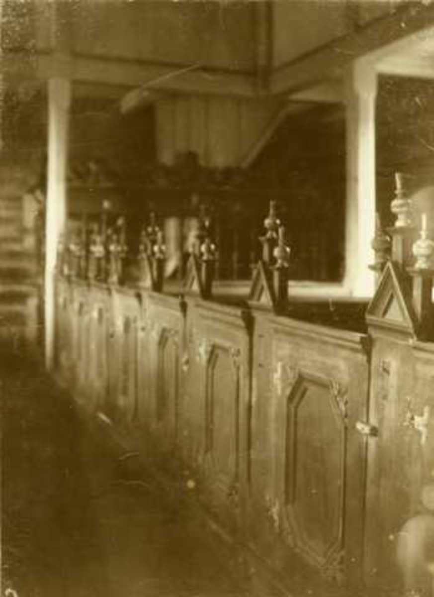 Kirkebenker, Lesjaskog kirke, Lesja, Oppland. Fotografert 1904.
