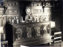 Interiør med kiste, Halse, Mandal, Vest-Agder. Fotografert 1