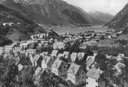 Odda, Hordaland. Utsyn over Odda med boligstrøk i forgrunnen