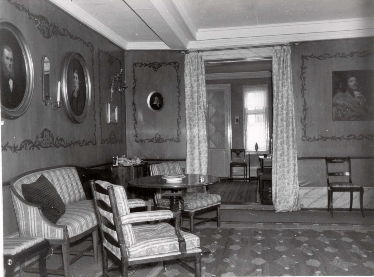 Interiør. Direktørboligen på Norsk Folkemuseum, fotografert januar 1947 ...