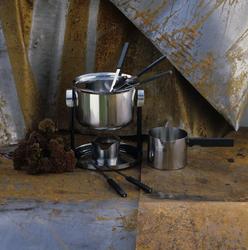 Fonduesett , designet av Erik Magnussen og sausemuggen, desi