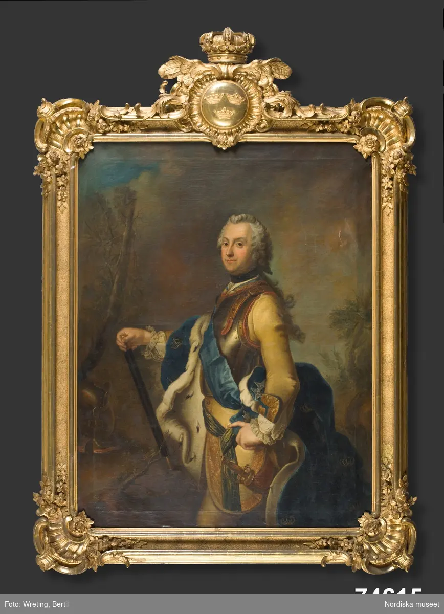 Porträtt, knästycke, Adolf Fredrik i livdrabantuniform.