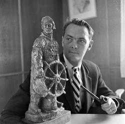 Serie. Programsekretær i NRK Erik Bye. Fotografert 1961.