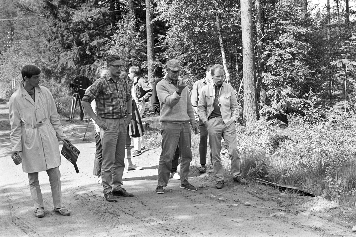 Serie. Norsk films innspilling av Arne Skouens film "Reisen til havet", Valldal ved Kragerø. Fotografert juli 1966.