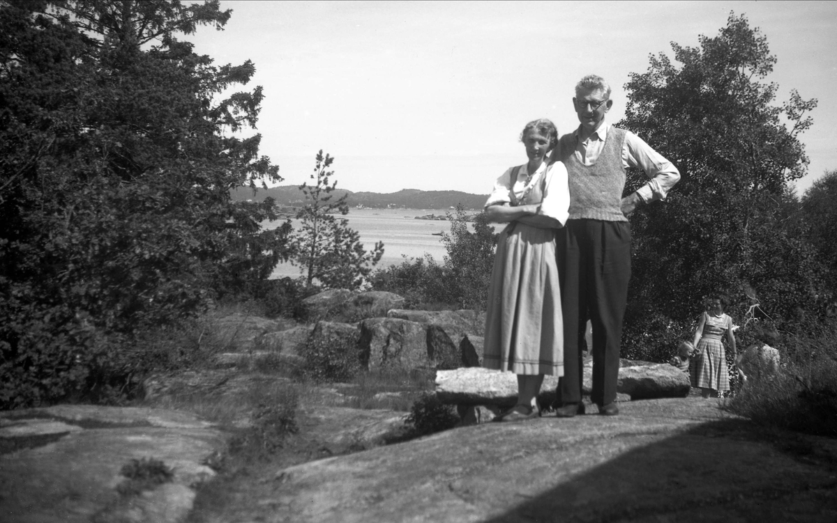 Presteparet Jofrid Og Johannes Smidt Fotografert På Storøya Ved