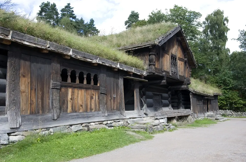 Setesdalstunet på Norsk Folkemuseum, august 2010. Stue fra Åmlid i Valle, loft fra Ose, Austad i Bygland og stue fra Kjelleberg i Valle.