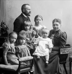 Familiegruppe, forlagsbokhandler William Martin Nygaard (186