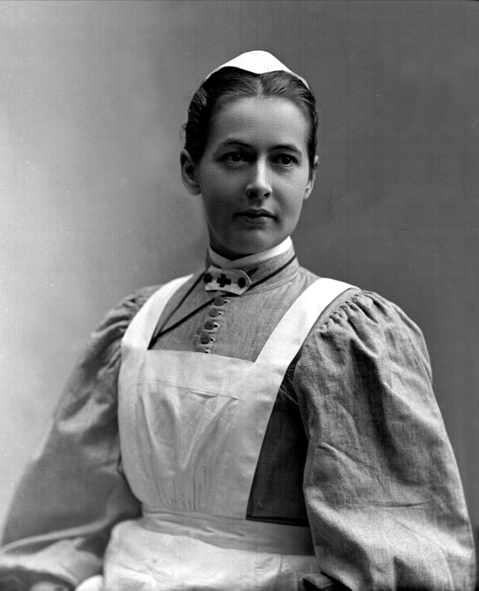 Portrett, sykepleier. Frøken Johanne Berg.