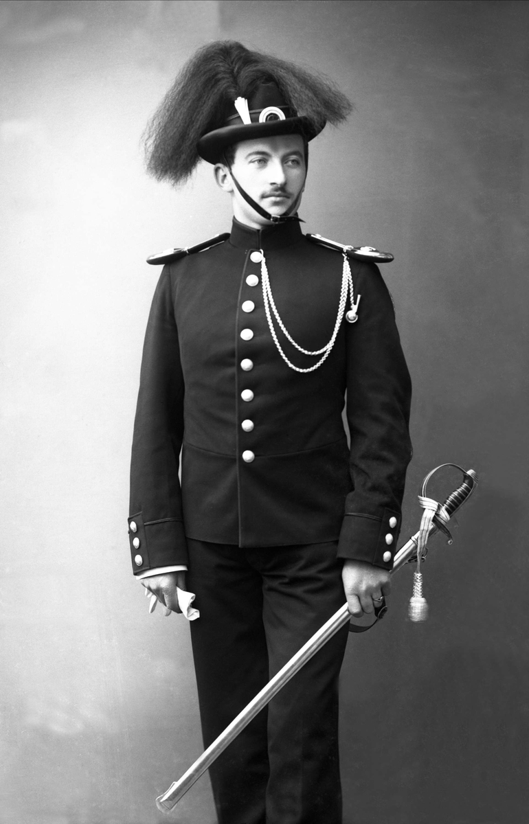 Portrett, Peder Hansen Herskedal i uniform som sersjant ved Norske Jegerkorps, som reglementert fra 1903-1910.