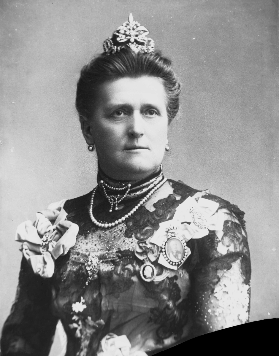 Portrett, overhoffmesterinne Elise Løvenskiold, født Wedel Jarlsberg 16. februar 1844, død 15. januar 1923.