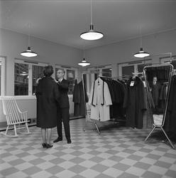 Rabattsenteret, Grønland, Oslo 1962. Interiør forretning for