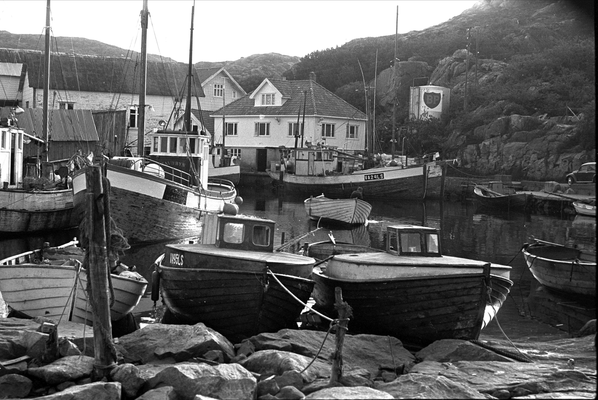 Lillehavn, Lindesnes, 1967, båter og bebyggelse.