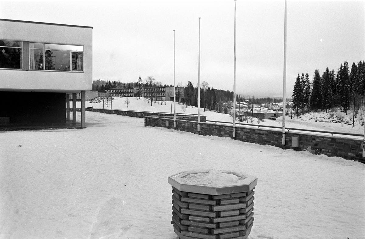Eikeli folkeskoler, mars.1963 eller januar 1965.