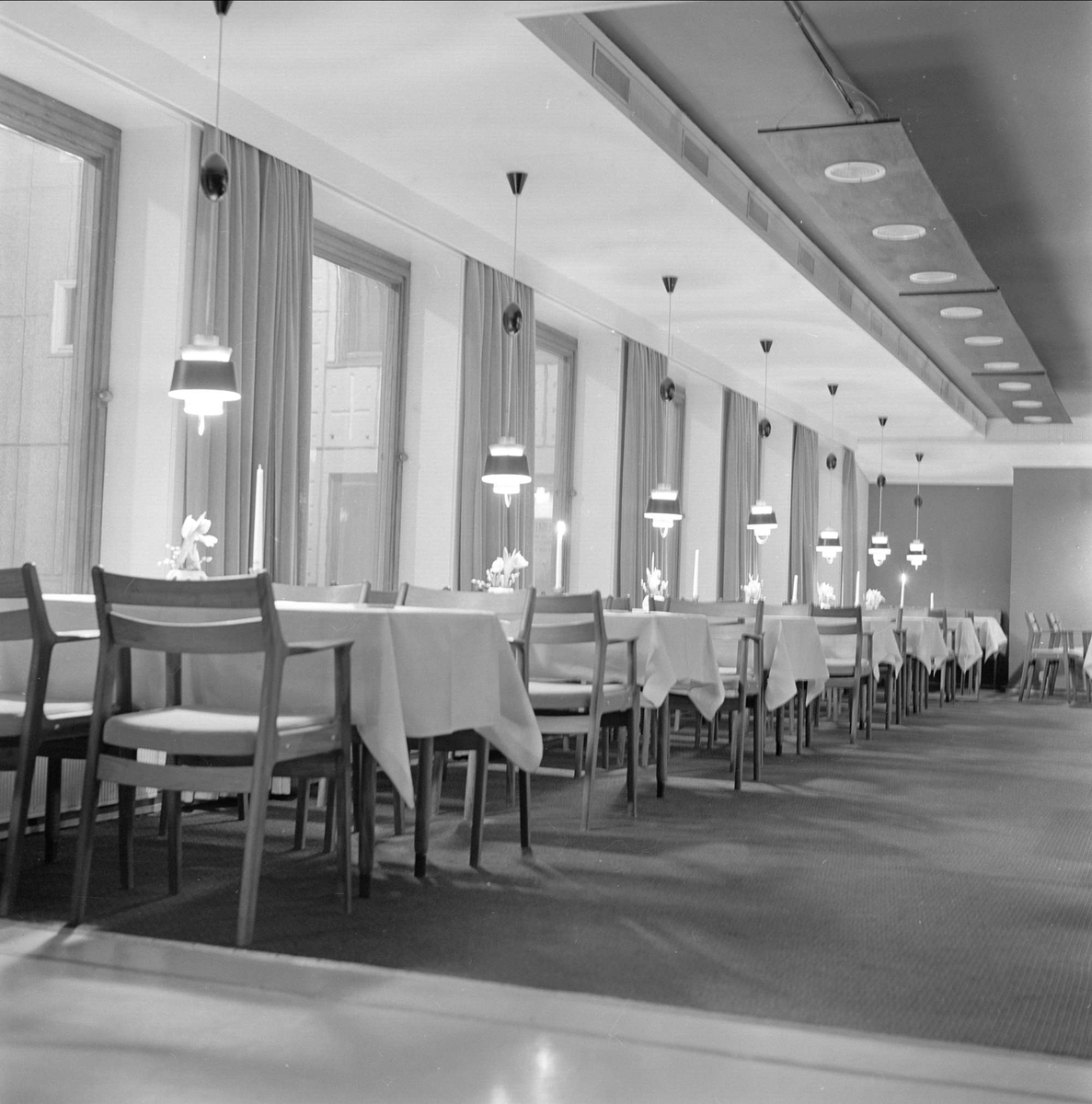 Hønefoss. Ringerike, Buskerud, januar 1964. Den nye Rådhusrestauranten.