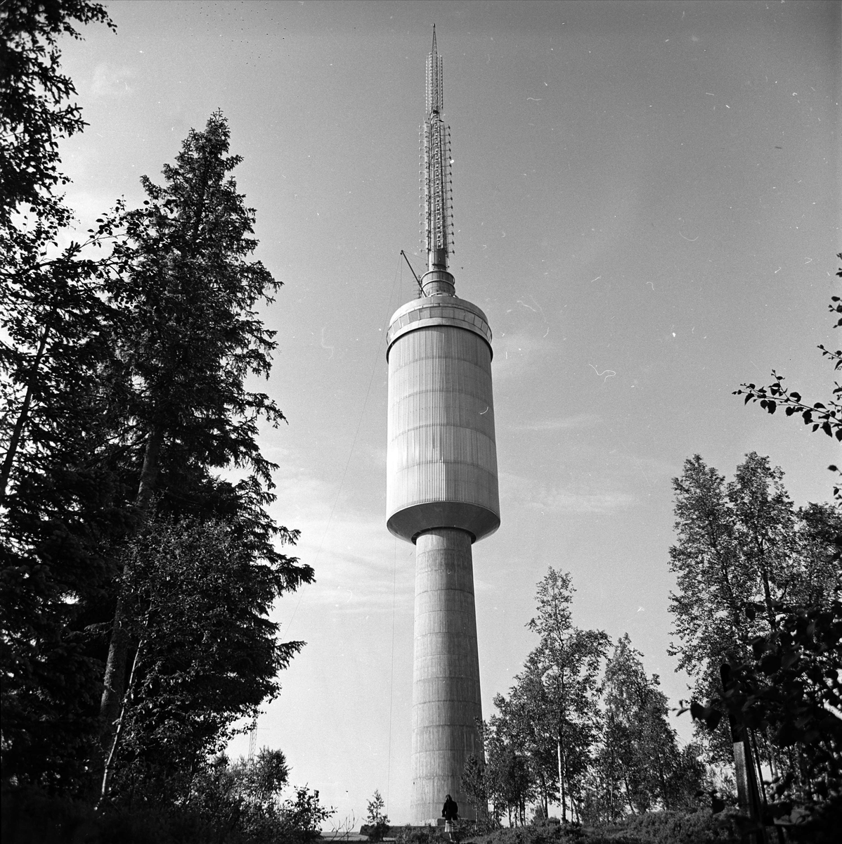 Tryvannshøgda, Oslo, juli 1962. Tryvannstårnet.