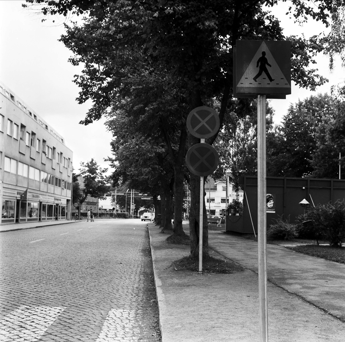 "Dubbla förbudsskyltar", Tierp, Uppland 1967