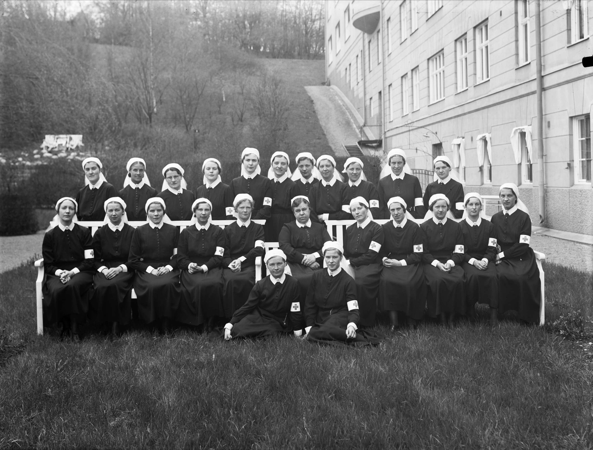 Grupporträtt - sjuksköterskor vid Akademiska sjukhuset, Uppsala 1935