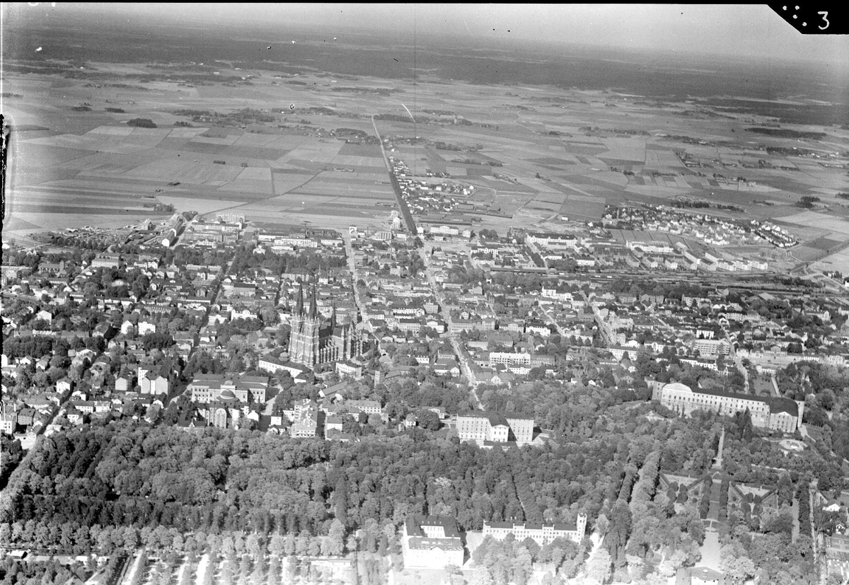 Flygfoto över Uppsala, med odlingslandskapet öster om staden, 1936