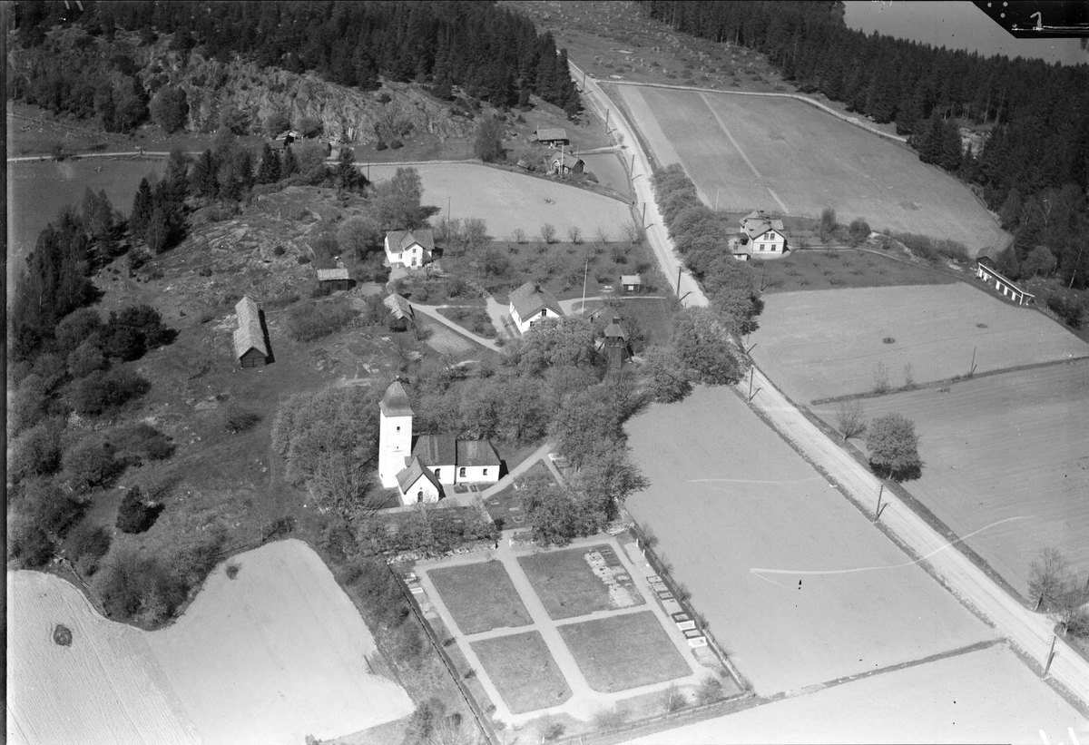 Flygfoto över Yttergrans kyrka, Yttergrans socken, Uppland 1936