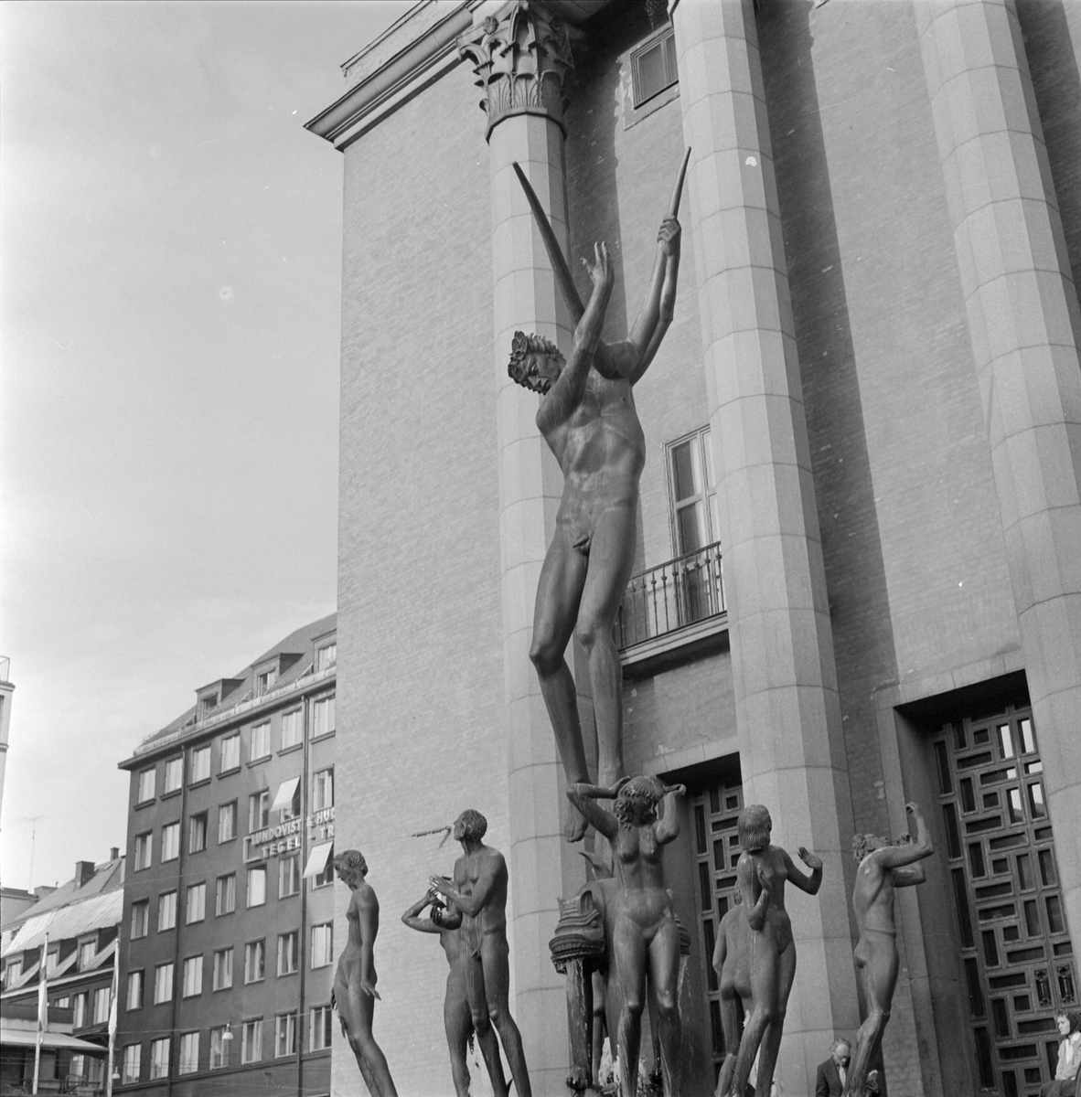 Fontänskulptur Orfeusgruppen av Carl Milles framför Konserthuset på Hötorget i Stockholm