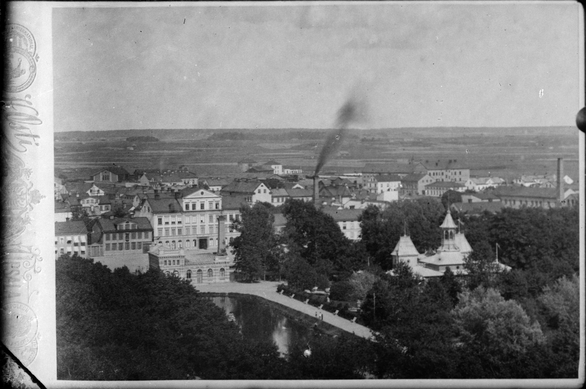 Reprofotografi - vy över Svandammen, Pumphuset och restaurang Flustret, stadsdelen Fjärdingen, Uppsala före 1901