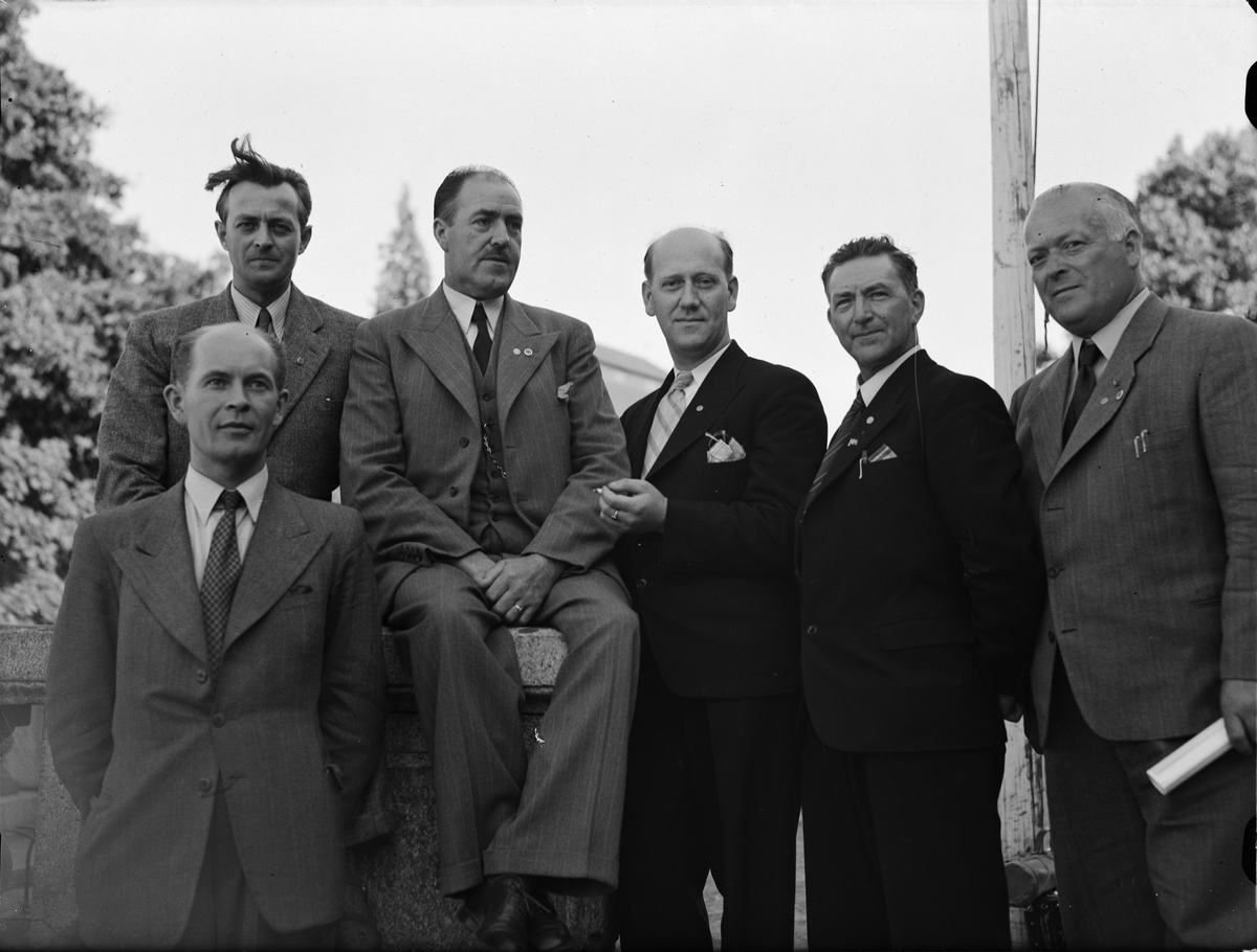 Män i kostym, Uppsala 1946