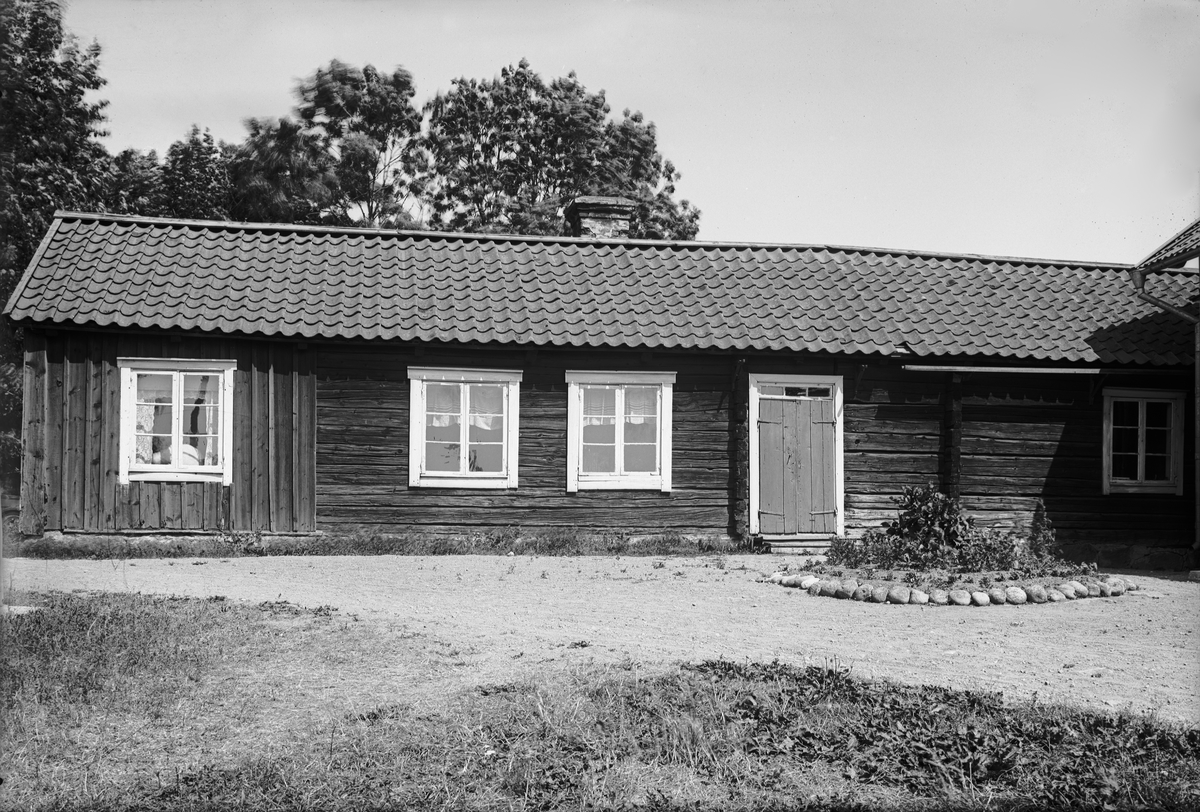 Mangårdsbyggnad hos J A Pettersson, Kyrkbyn, Danmarks socken, Uppland sannolikt 1920-tal