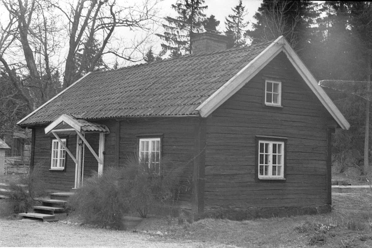 Bostadshus med jordkällare, Husby 4:1, Lilla Husby, Lena socken, Uppland 1977