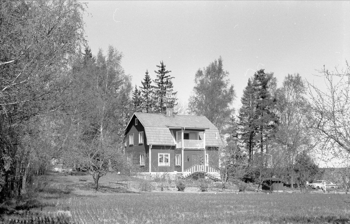 Vy över Lyckås, Lyckebo, Ärentuna socken, Uppland 1977
