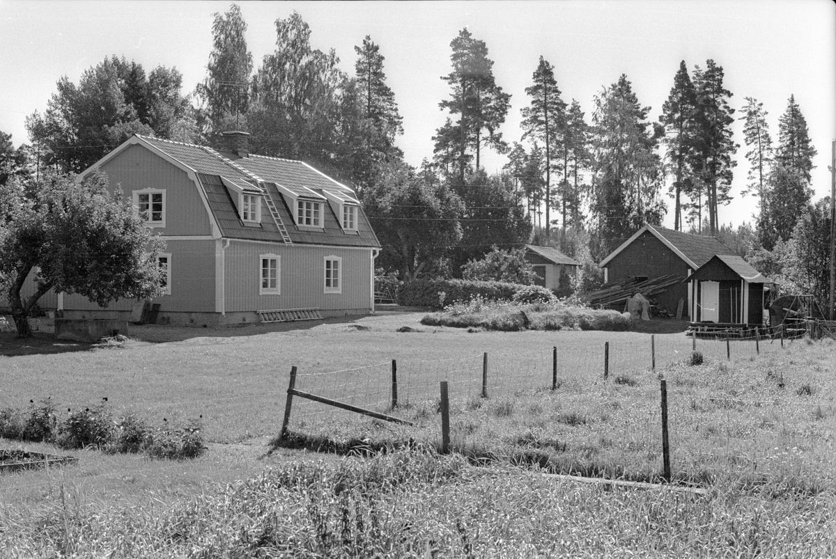 Vy över Hånsta 1:13 med flera, Hånsta, Lena socken, Uppland 1978