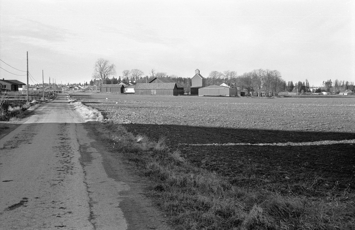 Vy från väster från Sävja gård, Sävja 2:1, 7:1, 12:1, Sävja, Danmarks socken, Uppland 1978