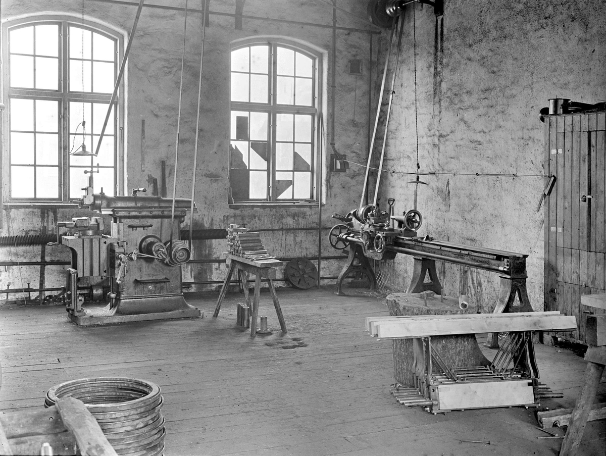 C G Petterssons Eftr Vagn- & Redskapsfabrik, maskinrummet, Tierp, Uppland cirka 1915