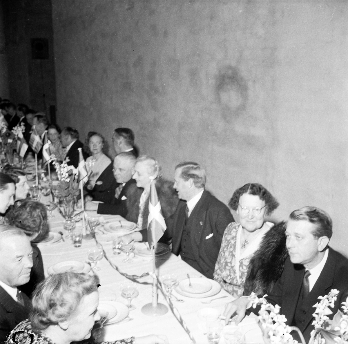 Danska gäster vid middagsbord, Uppsala maj 1948