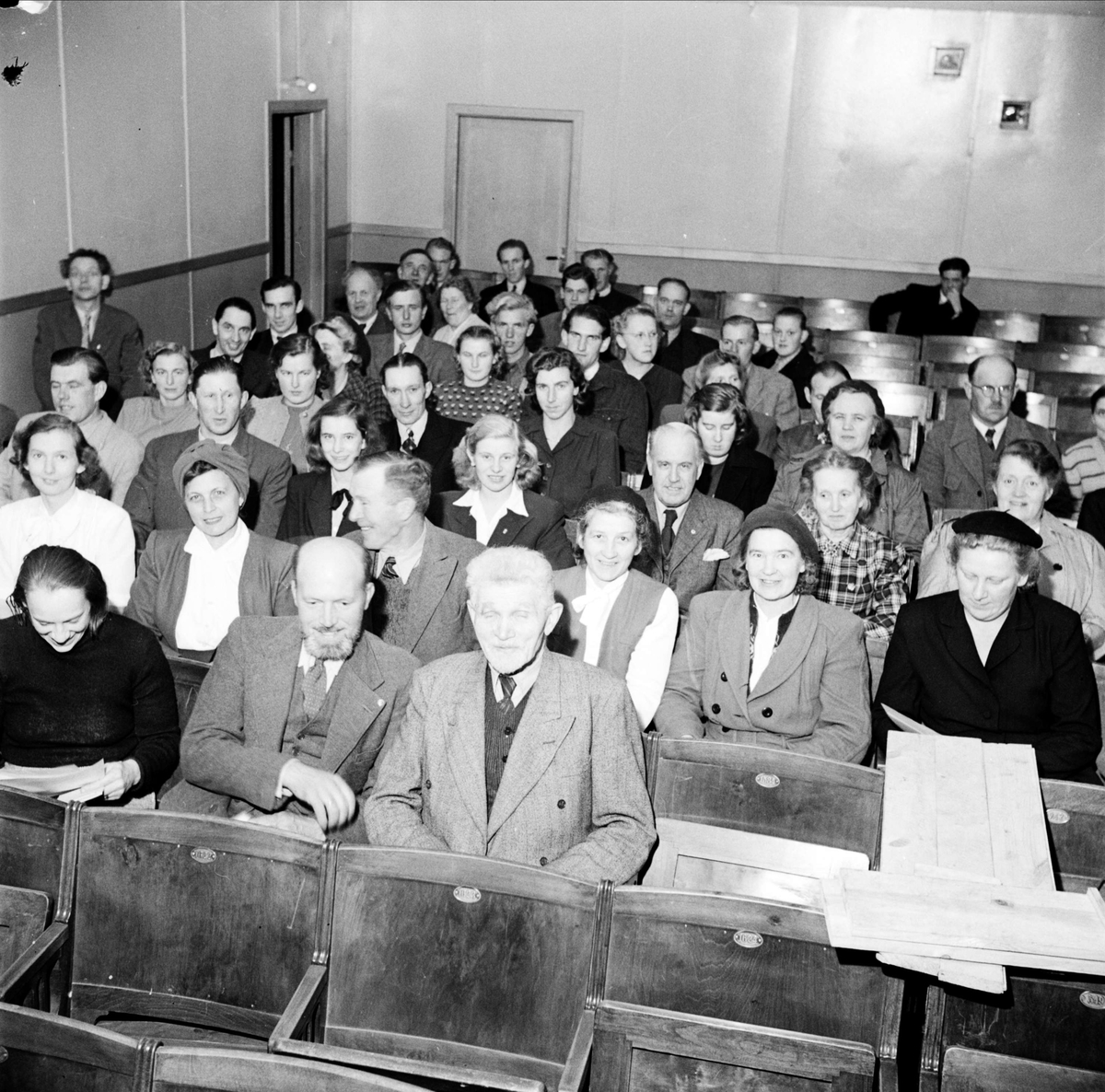 Deltagare på folkbildningskurs på Tibblegården, Uppland 1948