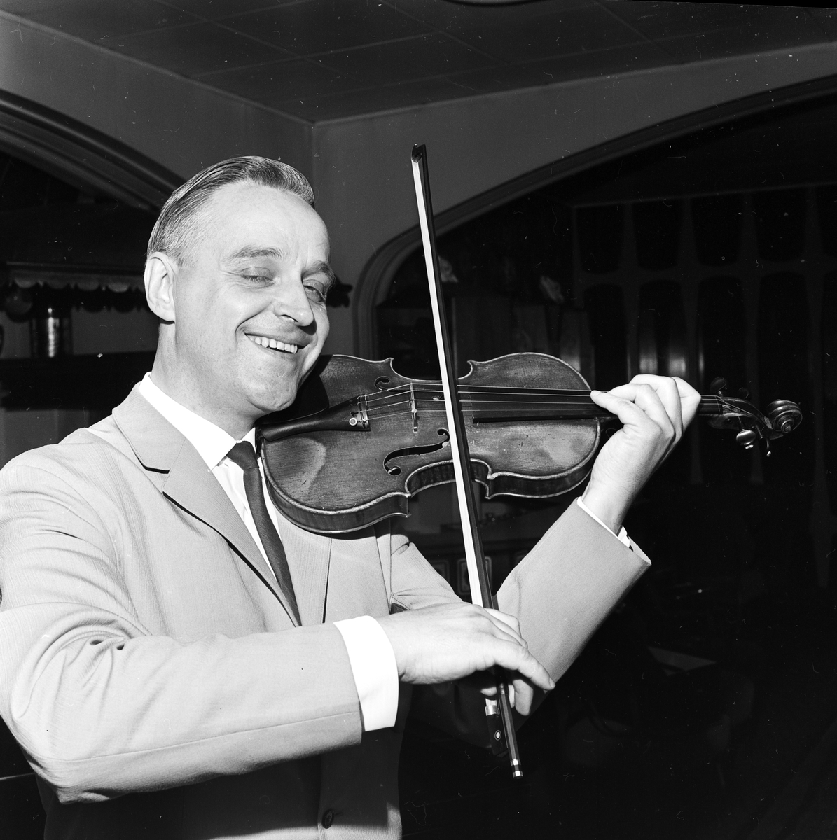 Kapellmästare med fiol, Uppsala maj 1965