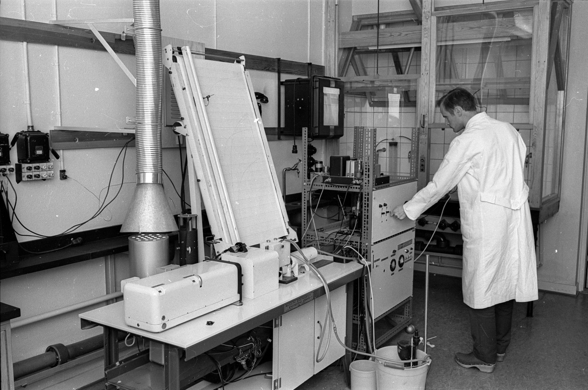 Ragnar Thorzelius i arbete, Biokemiska institutionen, Uppsala universitet 1965
