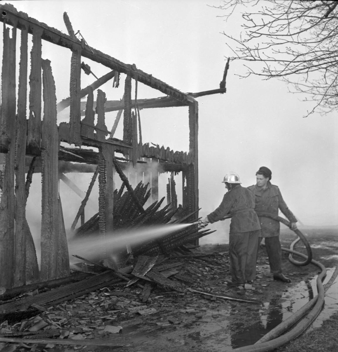 Eldsvåda - Sundbro, Bälinge, Uppland januari 1954
