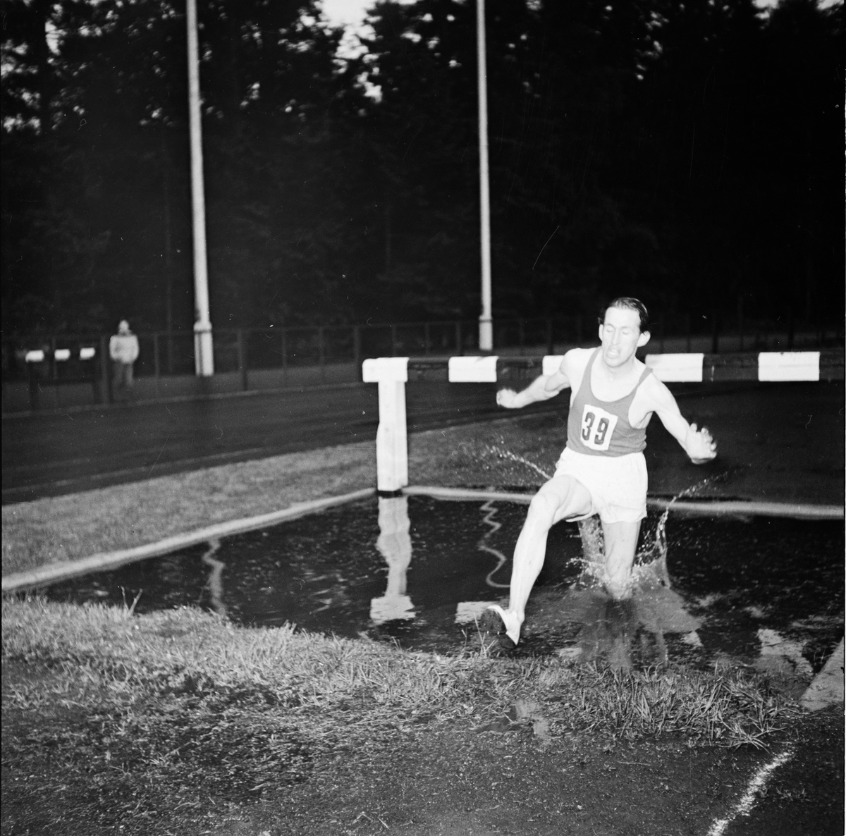 Friidrott, distriktsmästerskap, Studenternas Idrottsplats, Uppsala, 1952