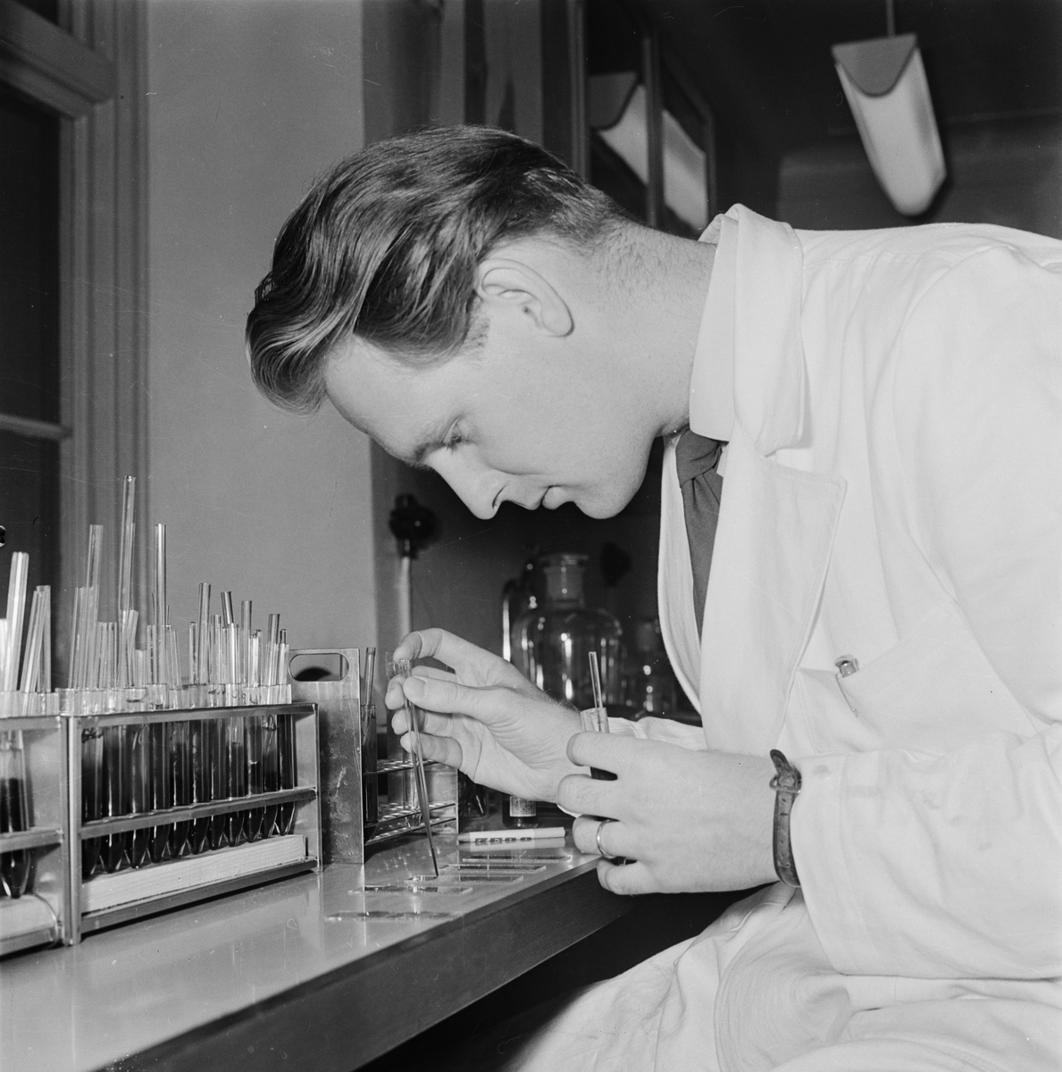 Rasbiologiska institutet - Lars Beckman, "som kartlagt svenskarnas blodgrupper", Uppsala januari 1958