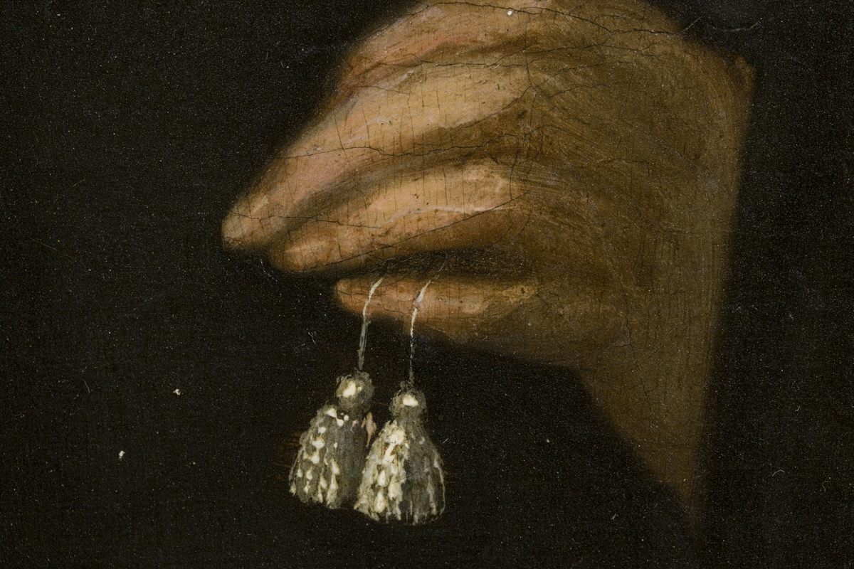 Todelt motiv. Familiportrett i nedre felt. Oppstandelsen i øvre felt.