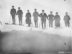 Ungdom på skitur på Storvorda